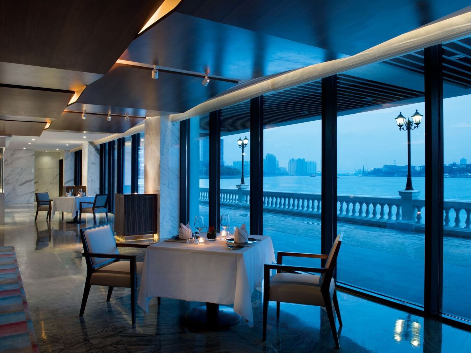 Tables in 澳博在线官网娱乐游戏网页版 Silk Road Restaurant with city view, 澳博娱乐游戏